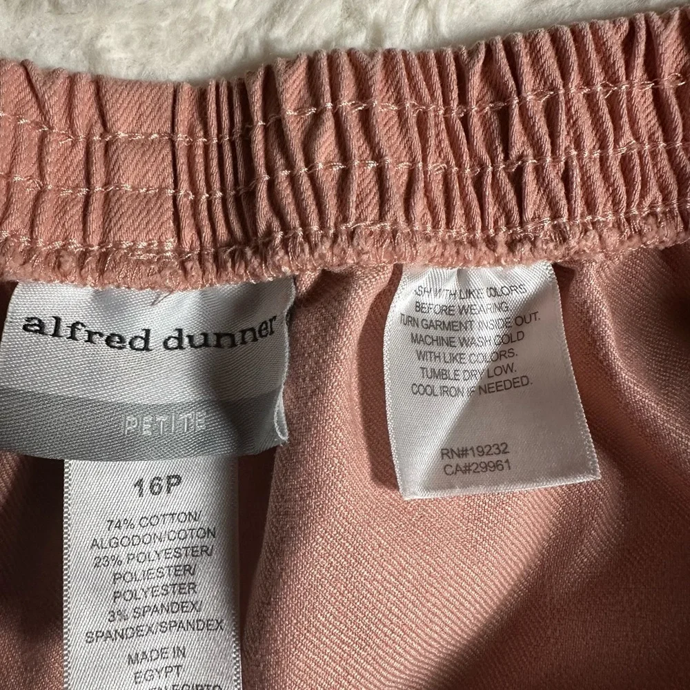 Alfred Dunner Women’s Petite Pull-On Pants Pink Size 16P Stretch Waist - Picture 3 of 7
